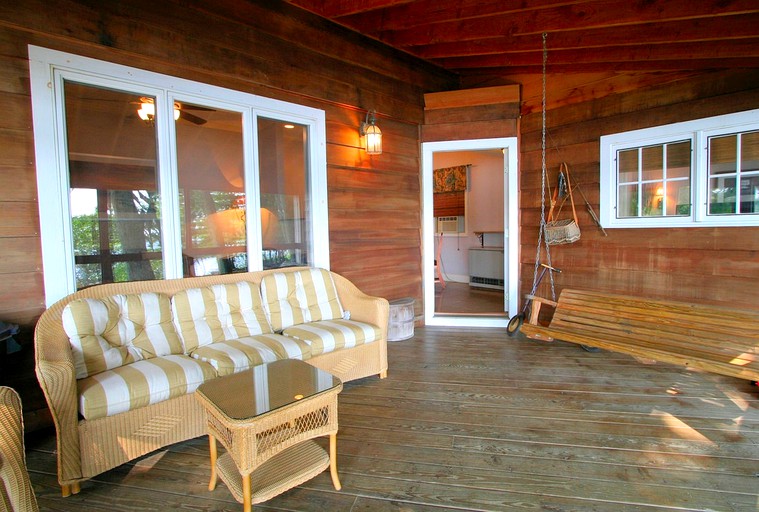 Cottages (Lakeville, Connecticut, United States)