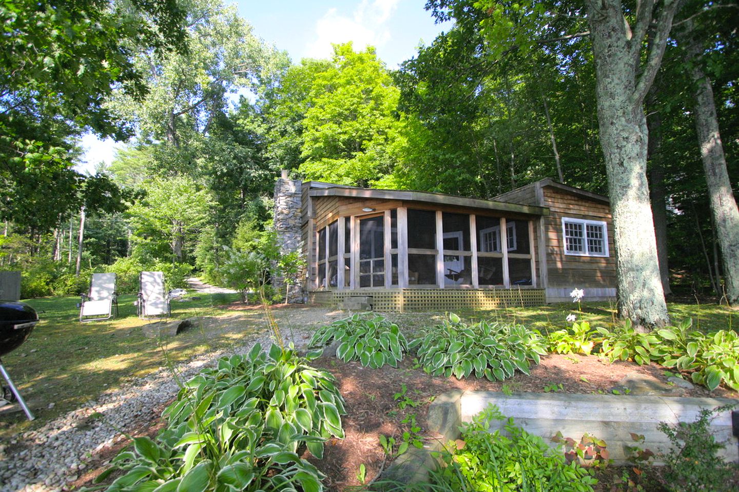 Cottages (Lakeville, Connecticut, United States)