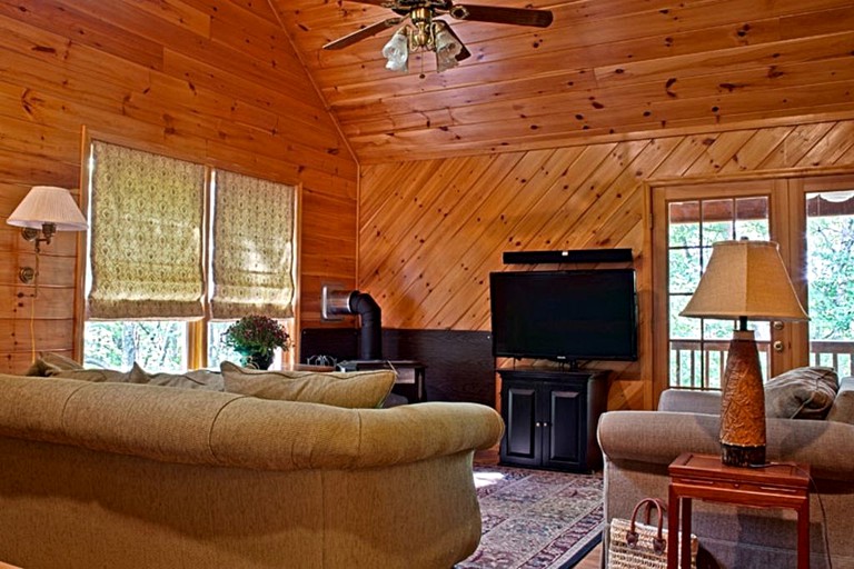 Cabins (Mineral Bluff, Georgia, United States)