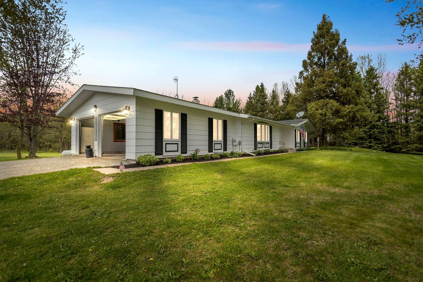 Serene Riverside Retreat with Air Hockey and Pool Table in Little Suamico, Wisconsin