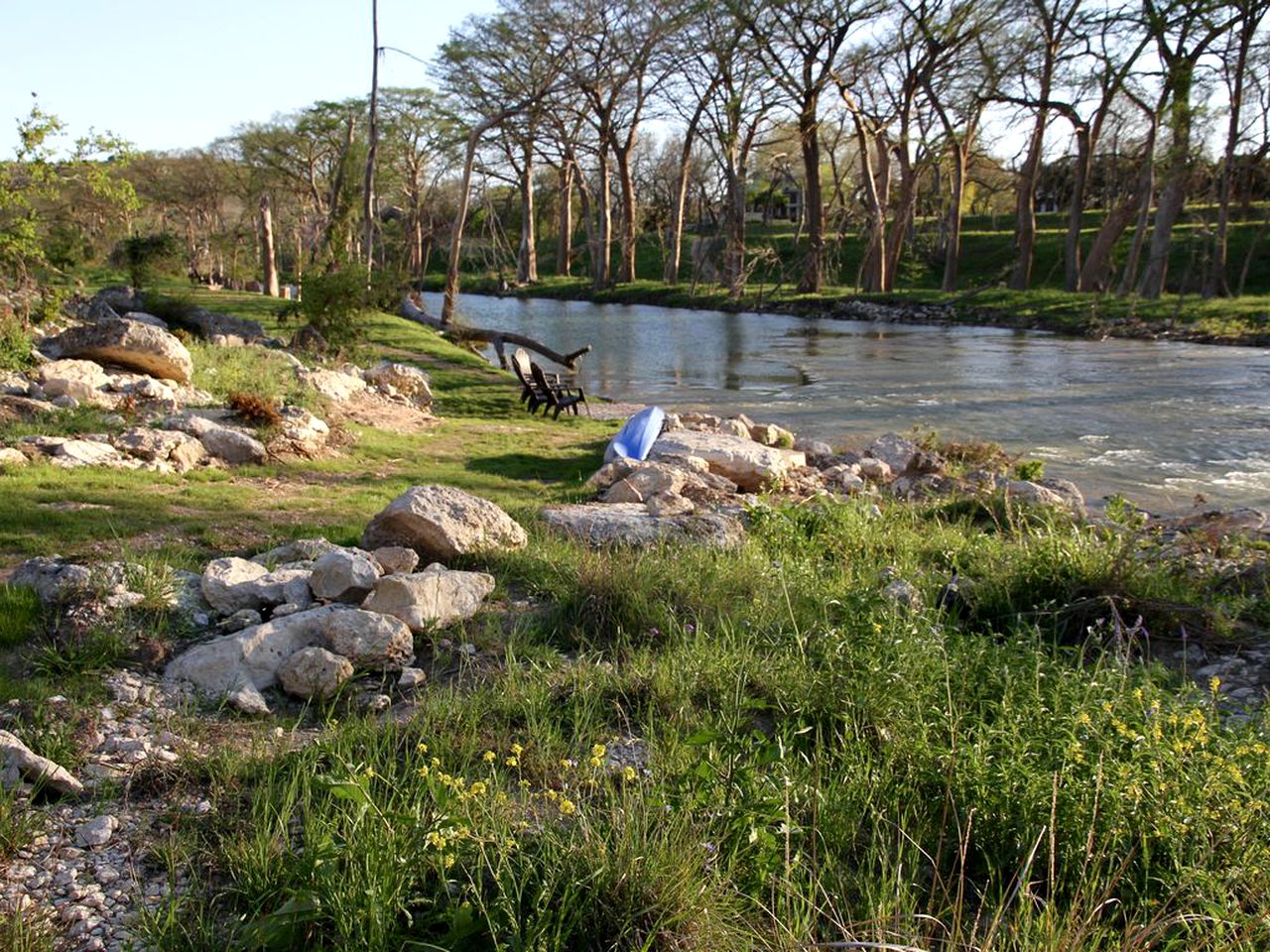 Excellent Riverfront Family Cabin Rental with Hot Tub in Wimberley, Texas
