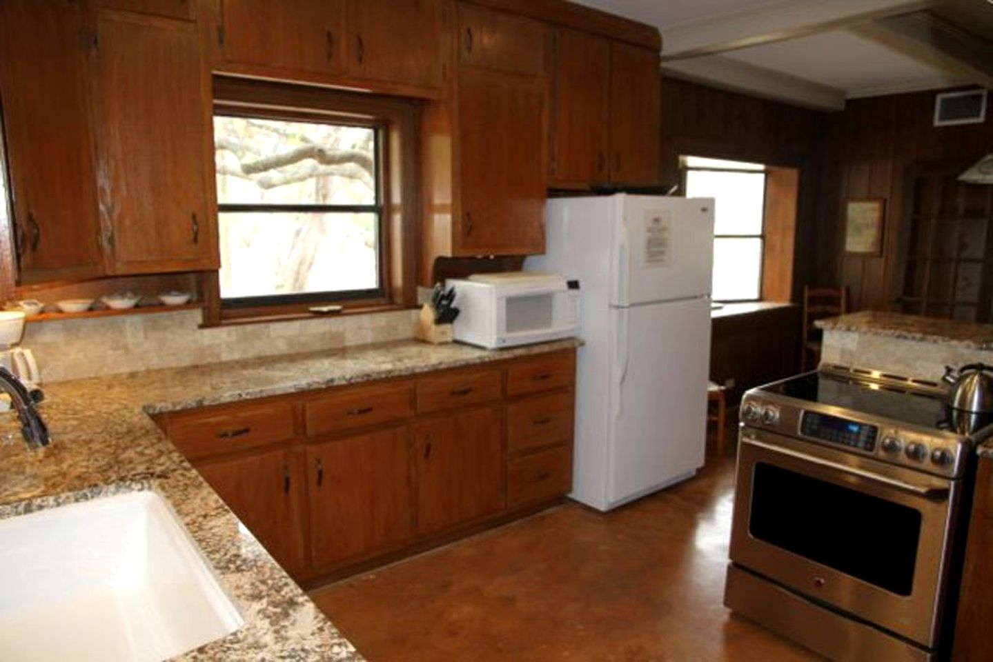 Excellent Riverfront Family Cabin Rental with Hot Tub in Wimberley, Texas