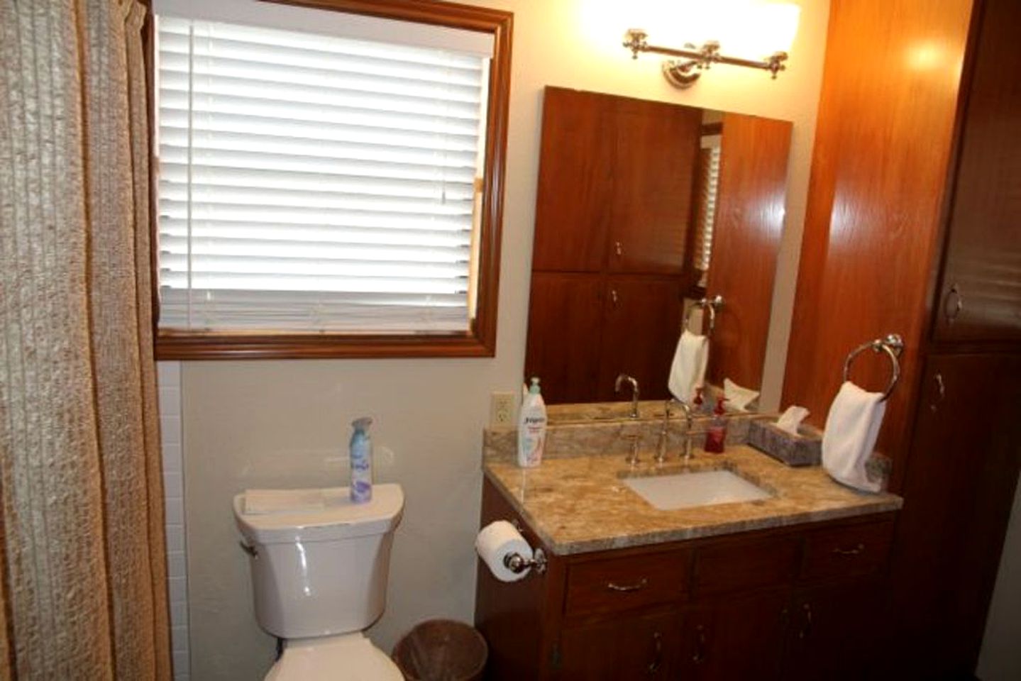 Excellent Riverfront Family Cabin Rental with Hot Tub in Wimberley, Texas