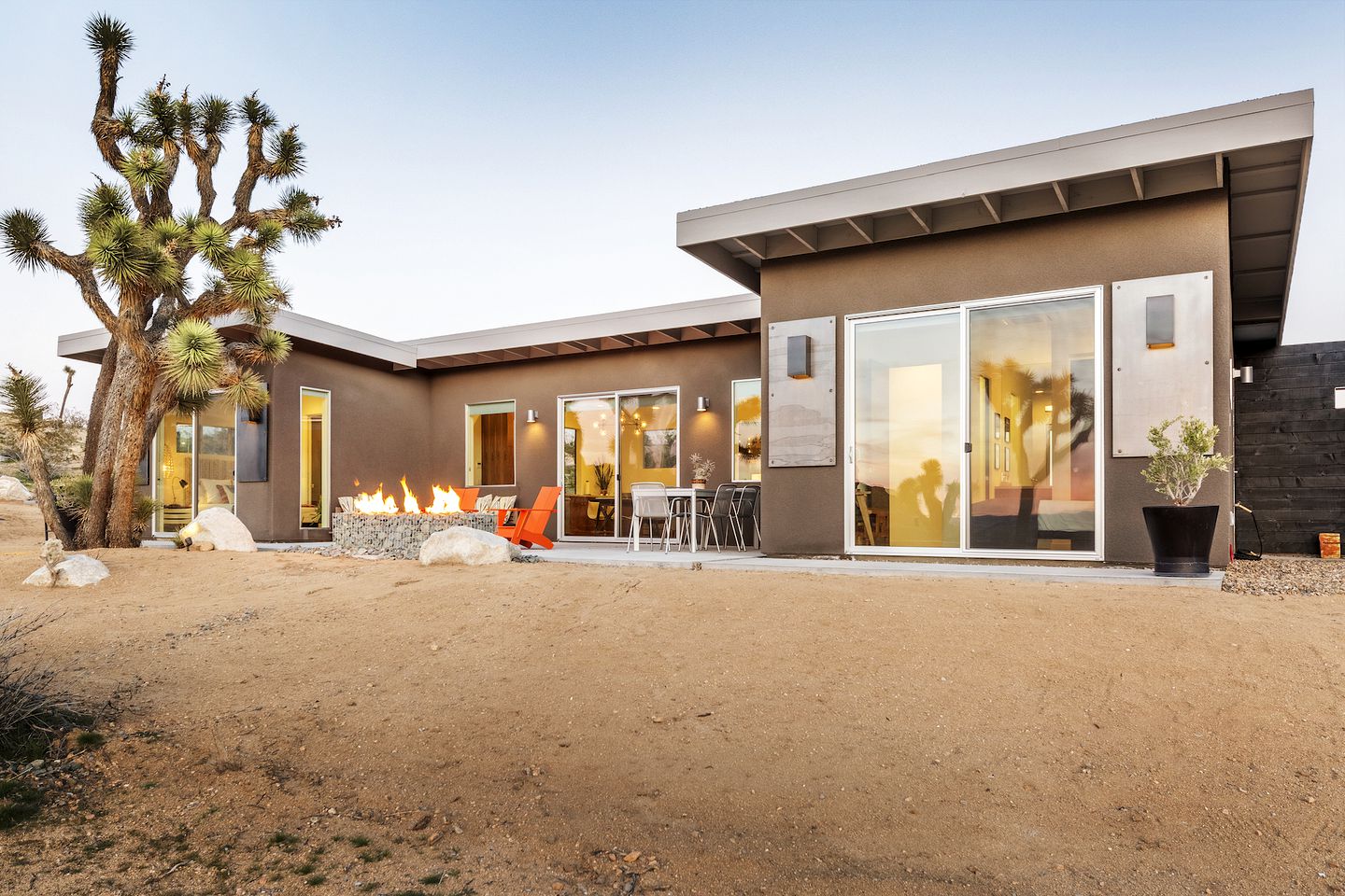 Cozy Vacation Rental with Fire Pit and Hot-tub in Joshua Tree, California