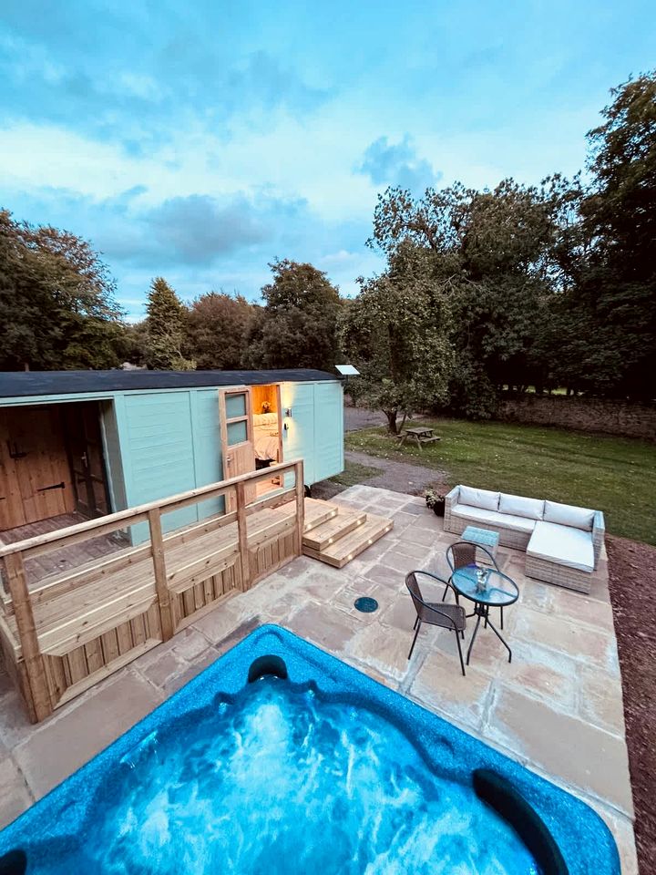Spectacular Hut with Hot-tub in Milford Haven, Wales
