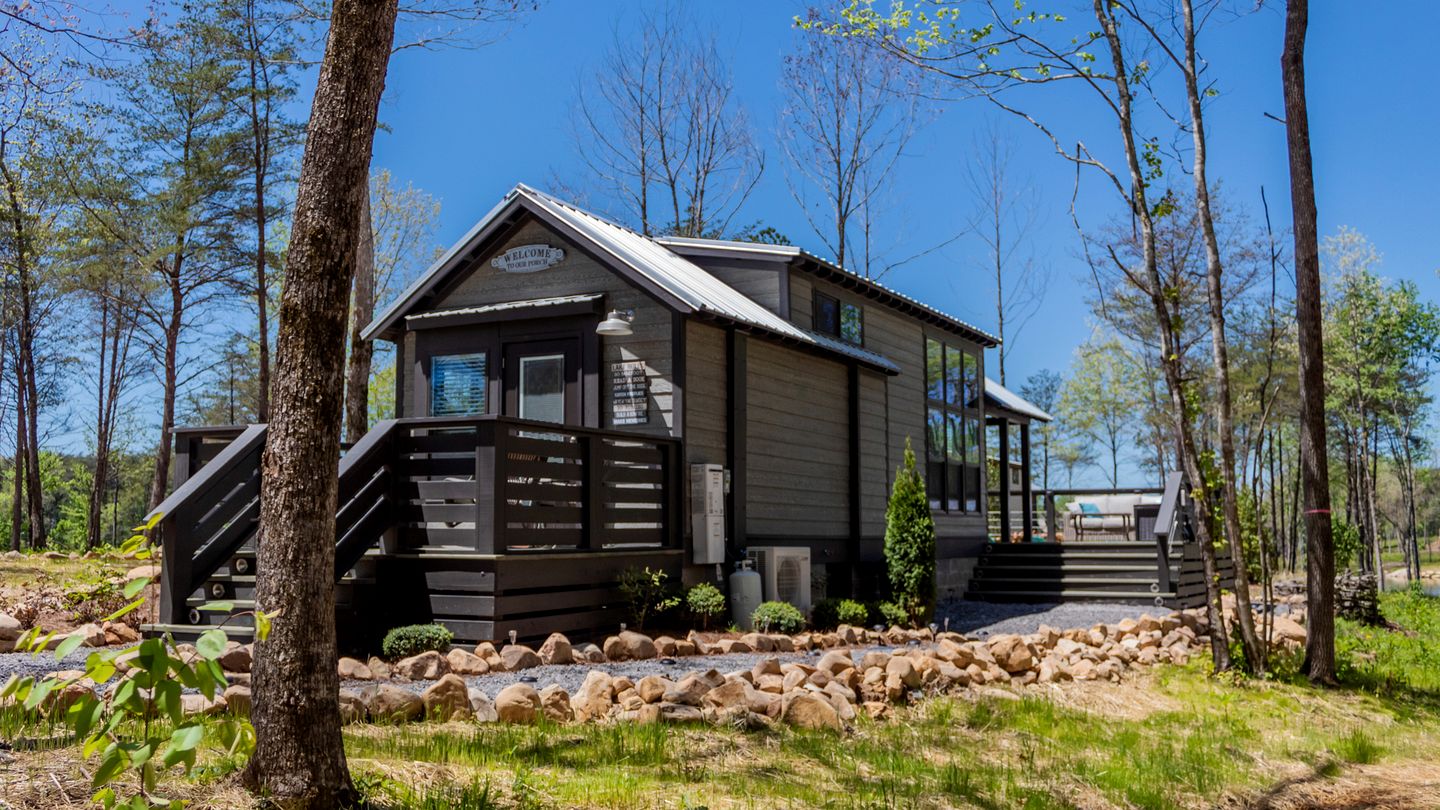 Amazing Lake Close Cabin with Fire Pit in Tracy City, Tennessee
