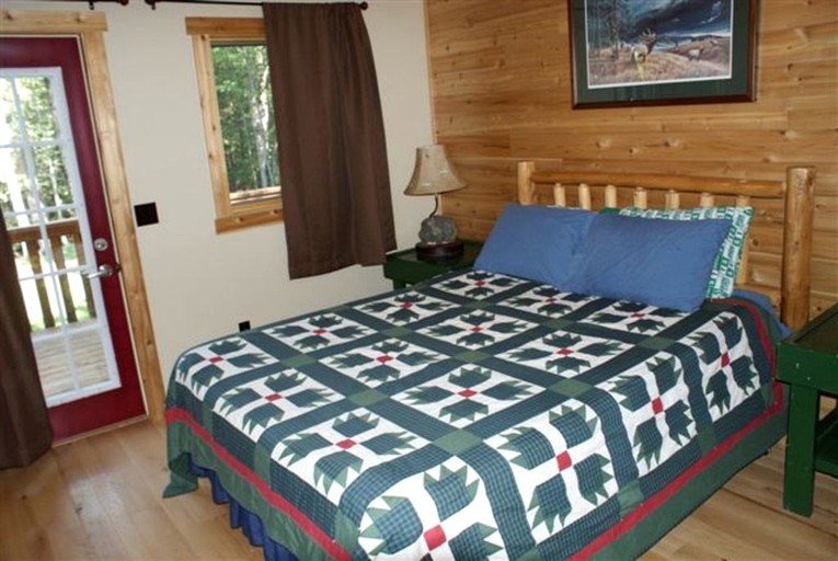 Log Cabins (Indian River, Michigan, United States)