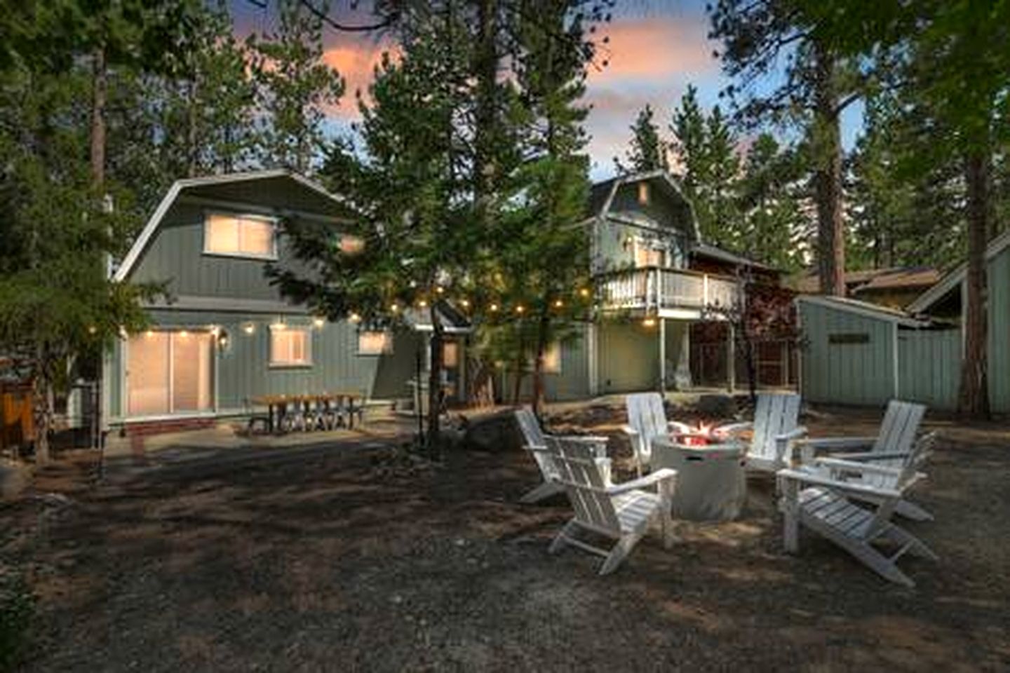 Spacious Modern Cabin Near Big Bear Lake in California