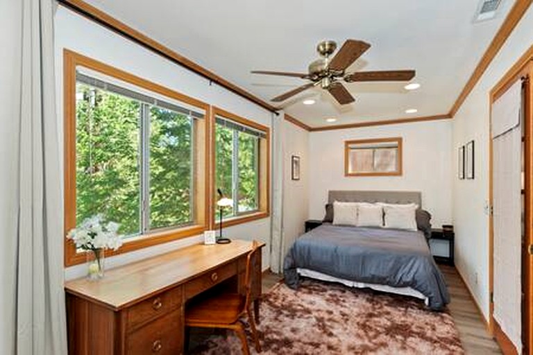 Cabins (United States of America, Big Bear City, California)