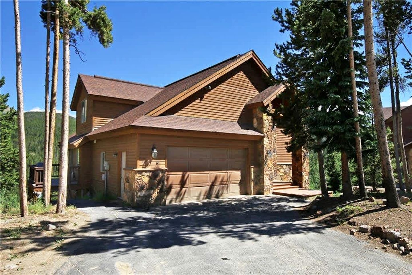 Stunning Cabin with Sauna, Game Room, and Spectacular Views for a Luxurious Escape in Nature in Breckenridge, Colorado