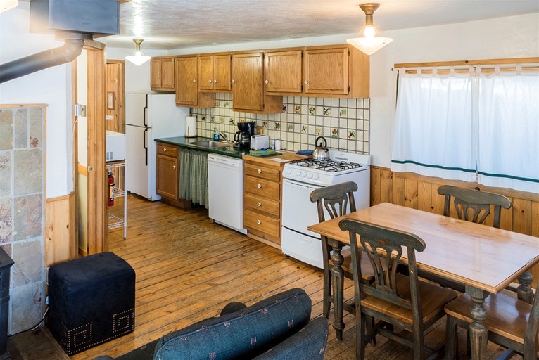 Cabins (United States of America, Columbine, Colorado)