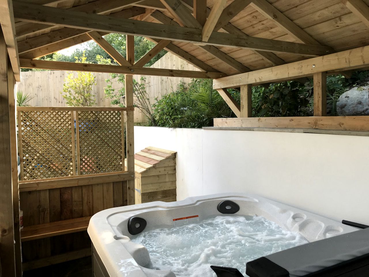 Delightful Cottage with Hot-tub in Camelford, England