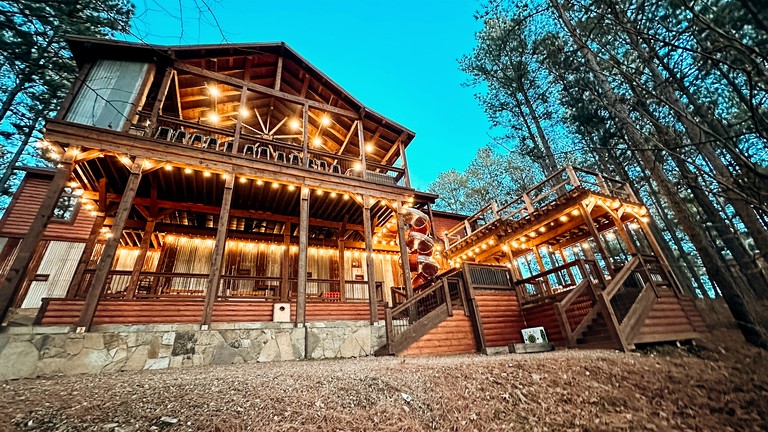 Gorgeous Cabin with Sauna and Hot-tub in Broken Bow, Oklahoma