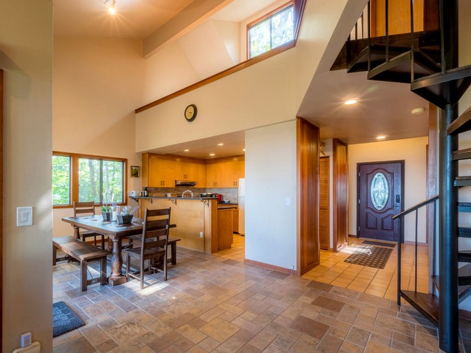Cabins (Beech Mountain, North Carolina, United States)