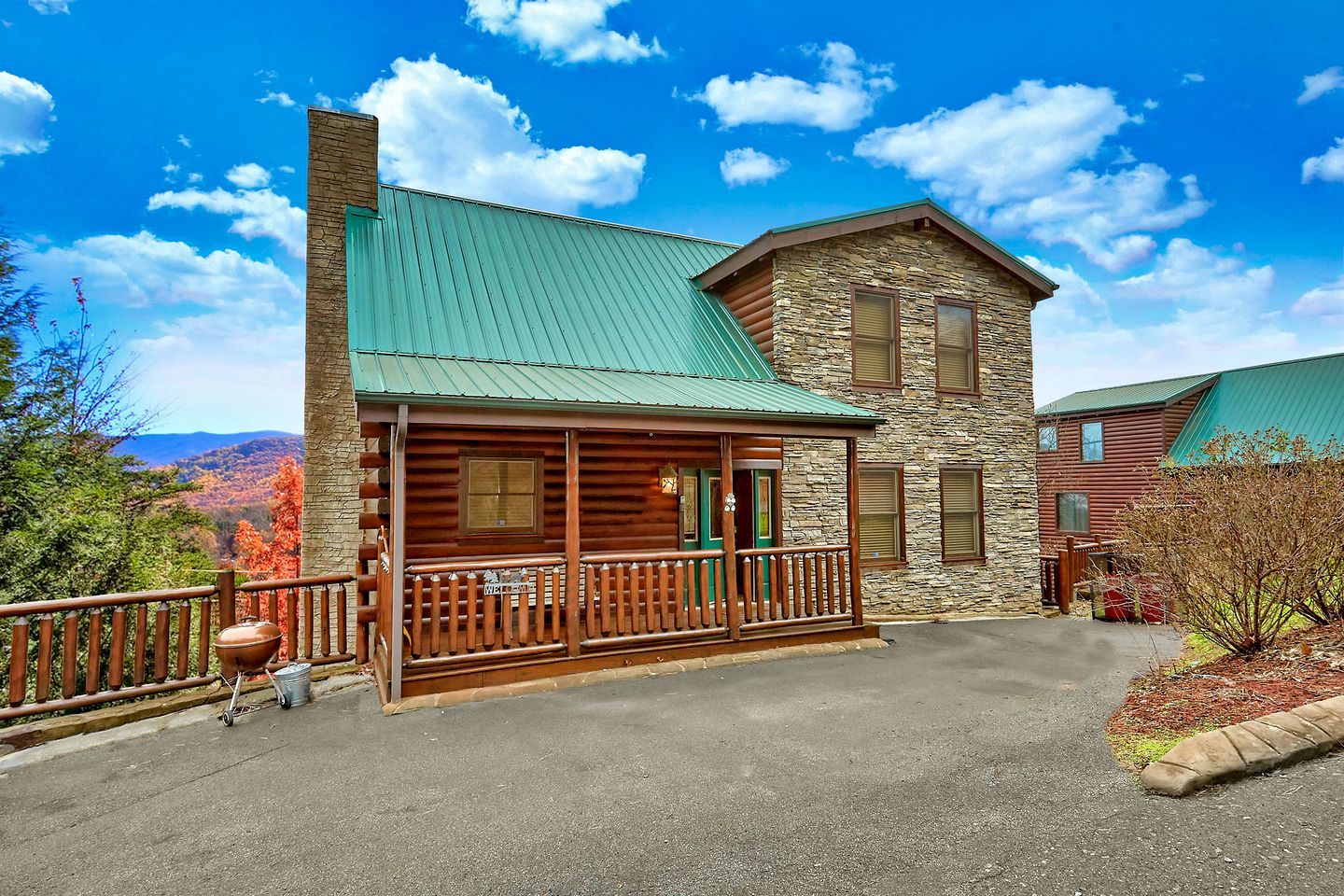 -- (United States, Sevierville, Tennessee)