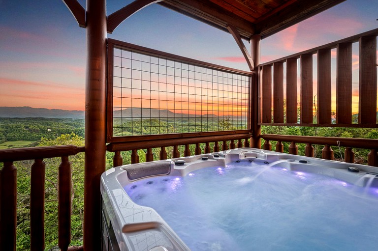 Mountain Magic – 1BR Cabin with Amazing Views in Sevierville