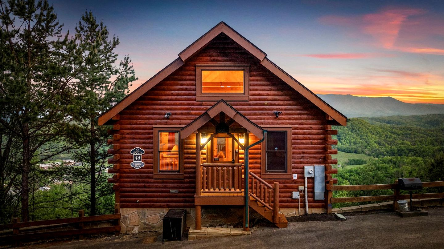 Luxury Cabin Near Great Smoky Mountains, Tennessee