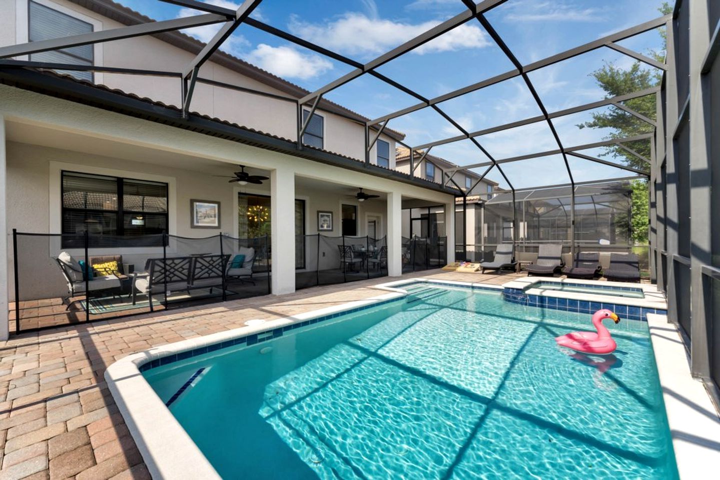 Spacious Family Villa with Private Pool, Jacuzzi, Games Room, and Movie Theater in Orlando Resort, Florida