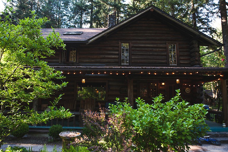 Log Cabins (McKenzie Bridge, Oregon, United States)