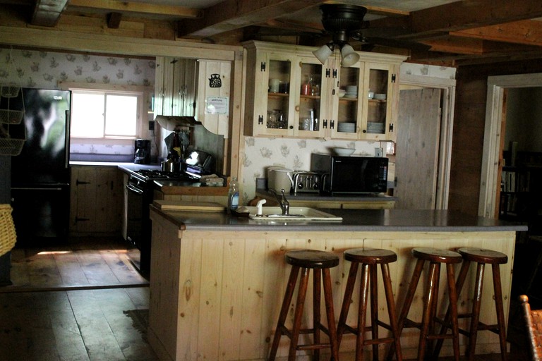 Cabins (Pittsfield, New Hampshire, United States)