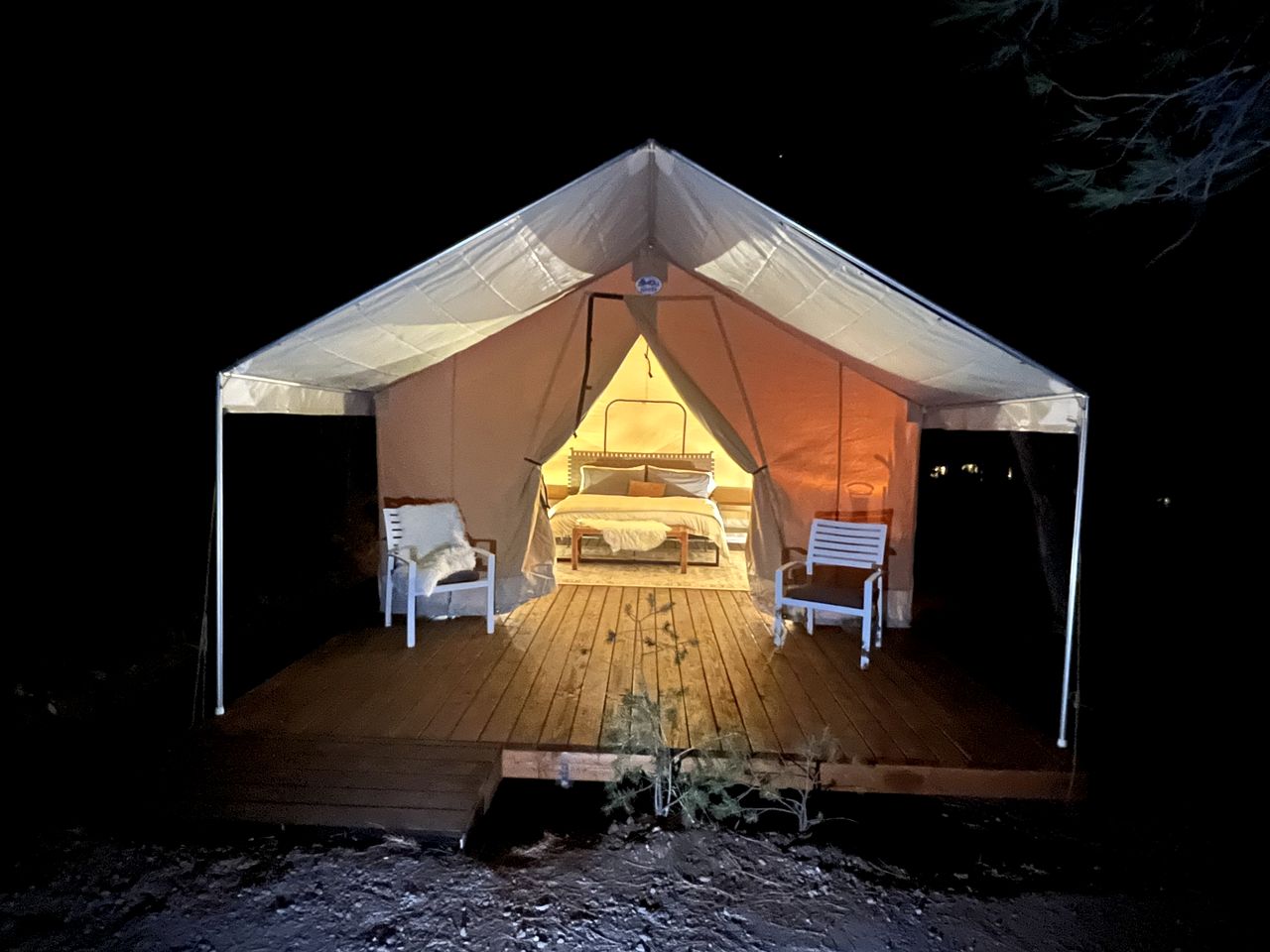 Spacious and Pet-Friendly Safari Tent near the South Rim, Perfect for a Grand Canyon Glamping Getaway