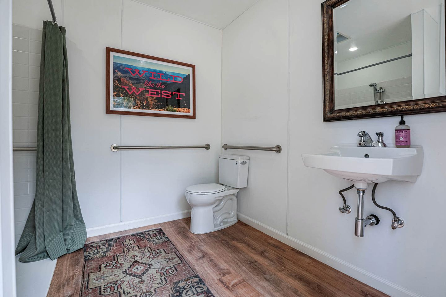 Spacious and Pet-Friendly Safari Tent near the South Rim, Perfect for a Grand Canyon Glamping Getaway