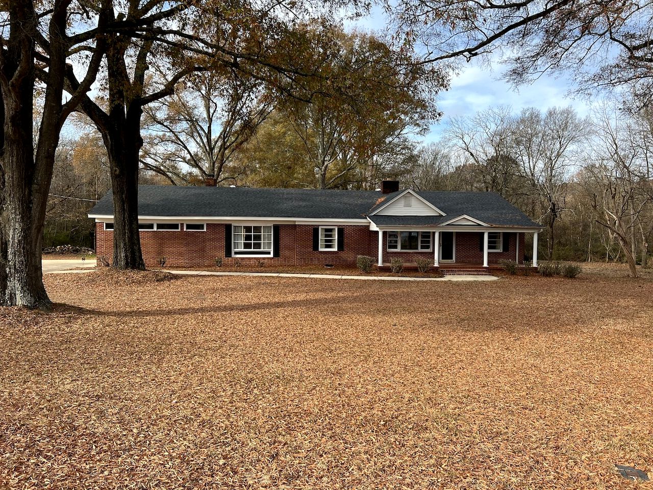 Family-Friendly Cottage with Pool Table and Fire Pit in Indian Trail, North Carolina