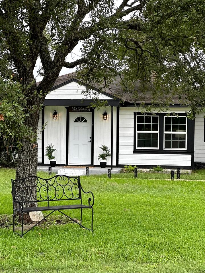 Cottages (United States of America, Round Top, Texas)