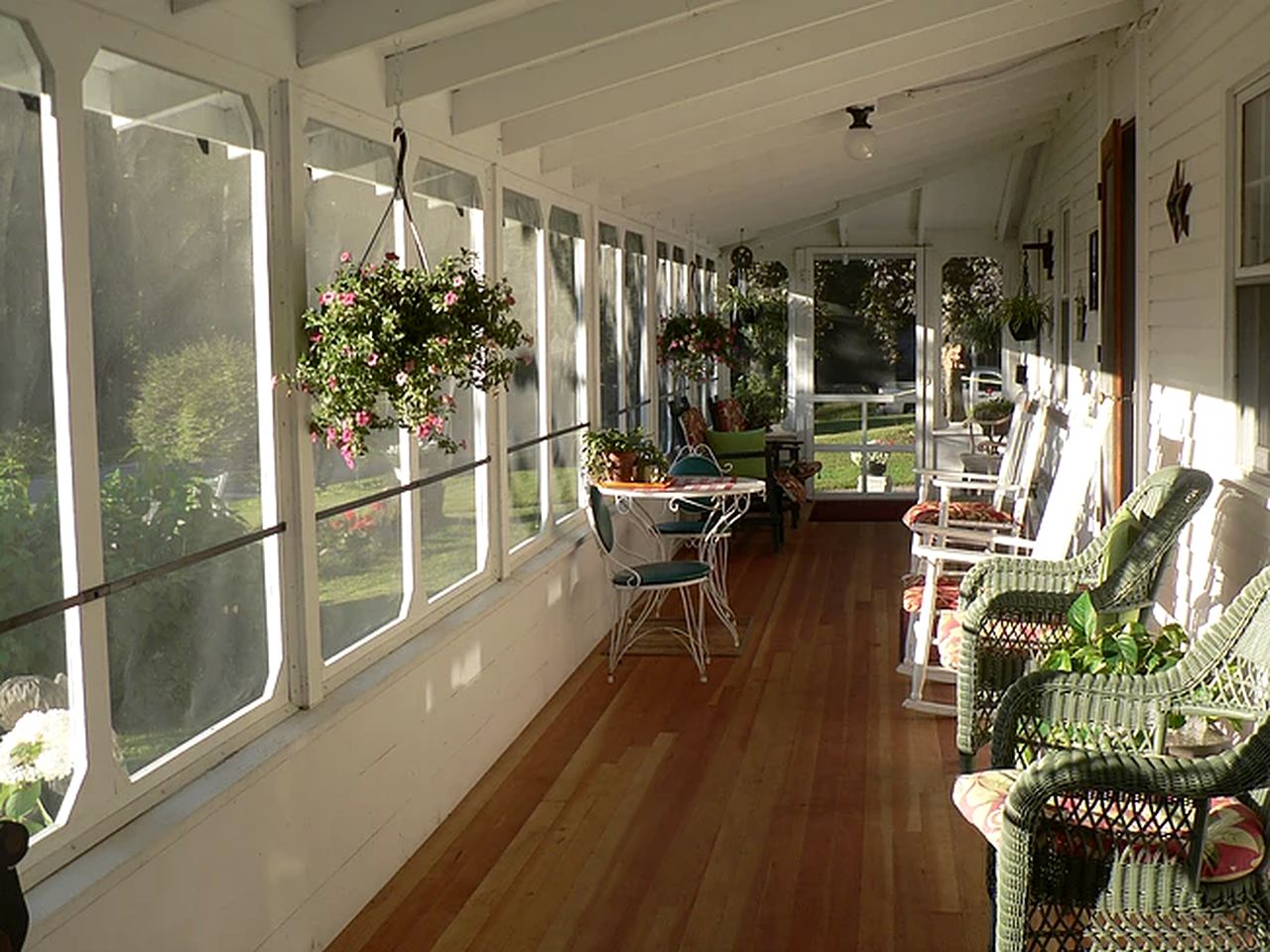 Luxury waterfront cottage for rent in Rome,Maine