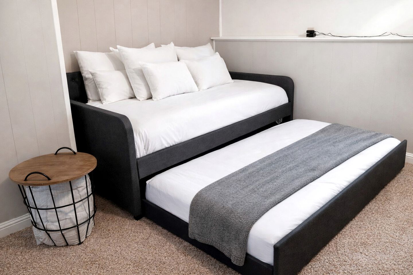 Splendid Cabin with Fire it and Backyard in NC