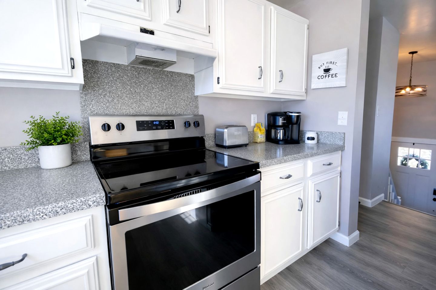 Splendid Cabin with Fire it and Backyard in NC