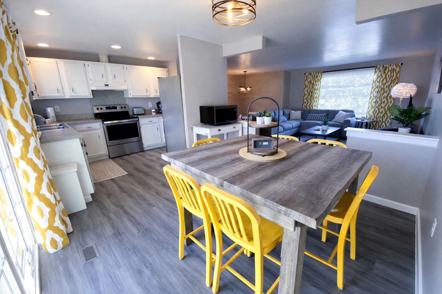 Splendid Cabin with Fire it and Backyard in NC