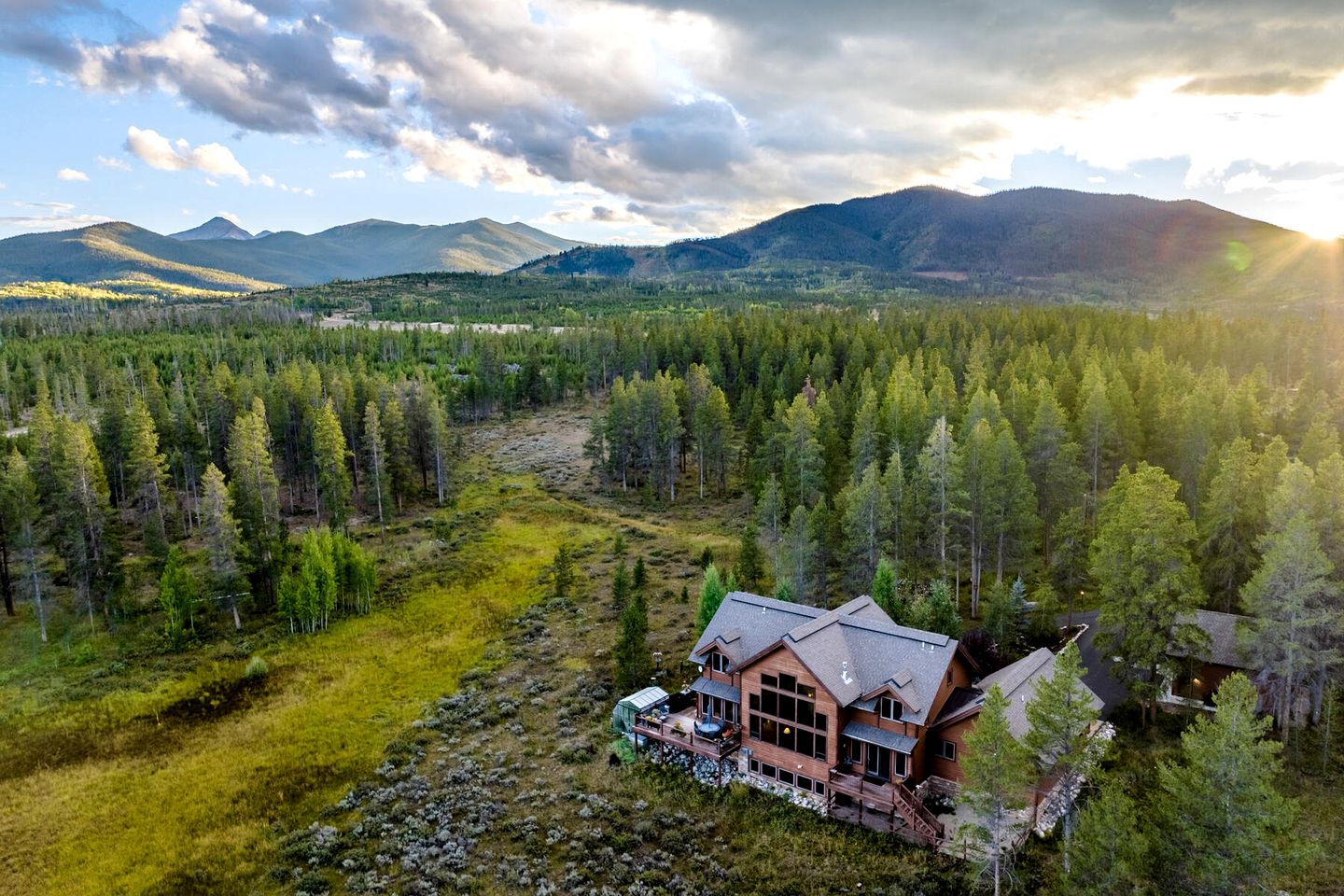 Luxury Mountain Cabin Nestled in the Enchanting Pines of Fraser, Colorado