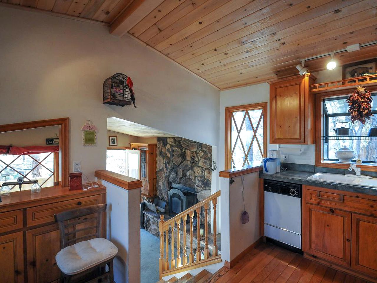 Cabins (Sugarloaf, California, United States)