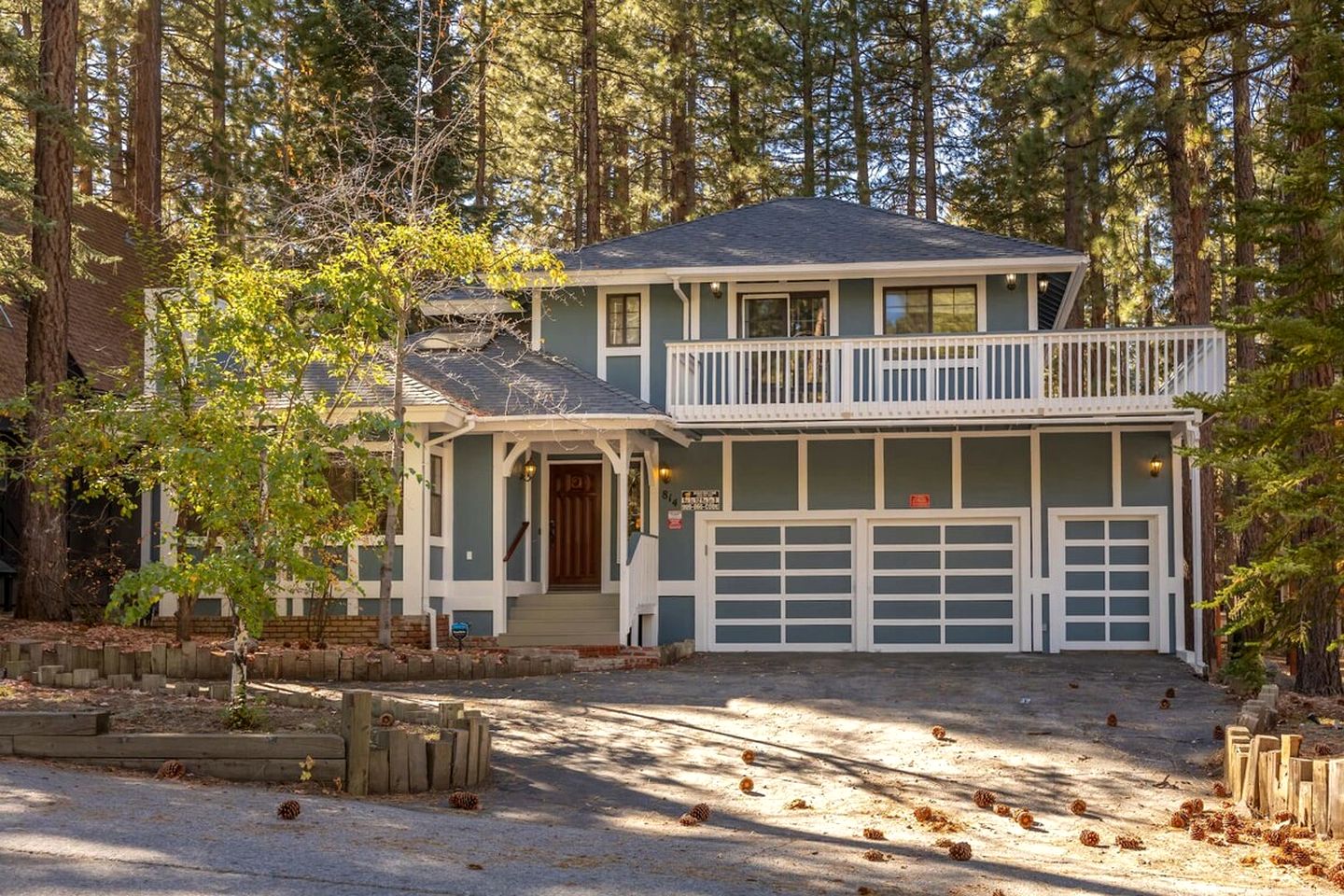 Wonderful Cabin Nestled Amidst Trees with Foosball and Hot-tub in Big Bear Lake, California