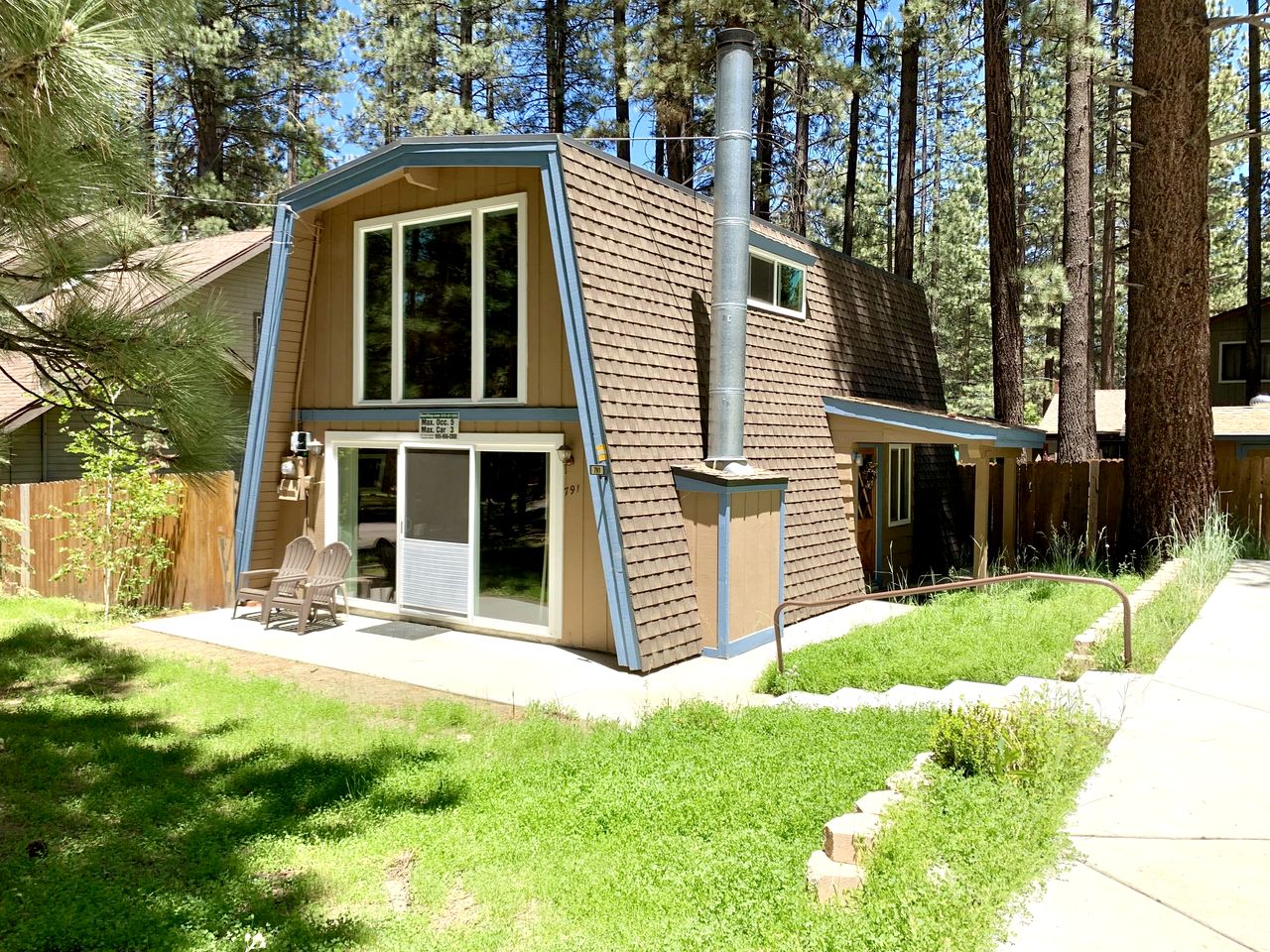 Unique Cabin with BBQ and Picnic Space in Big Bear Lake
