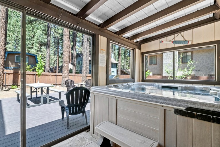 Cabins (United States of America, Big Bear Lake, California)