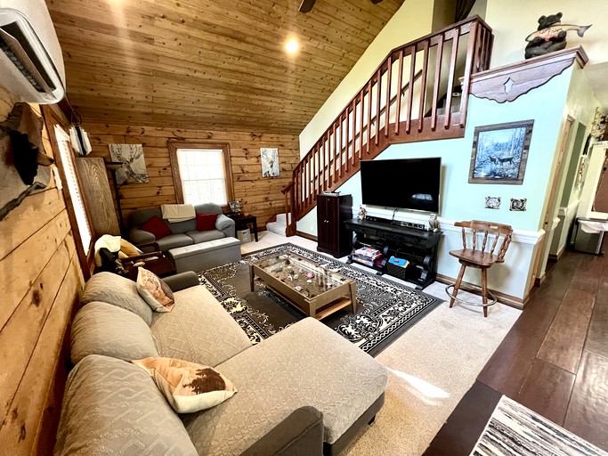 Cabins (United States of America, Traphill, North Carolina)