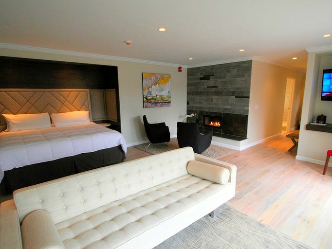 Nature Lodges (Lakeville, Connecticut, United States)