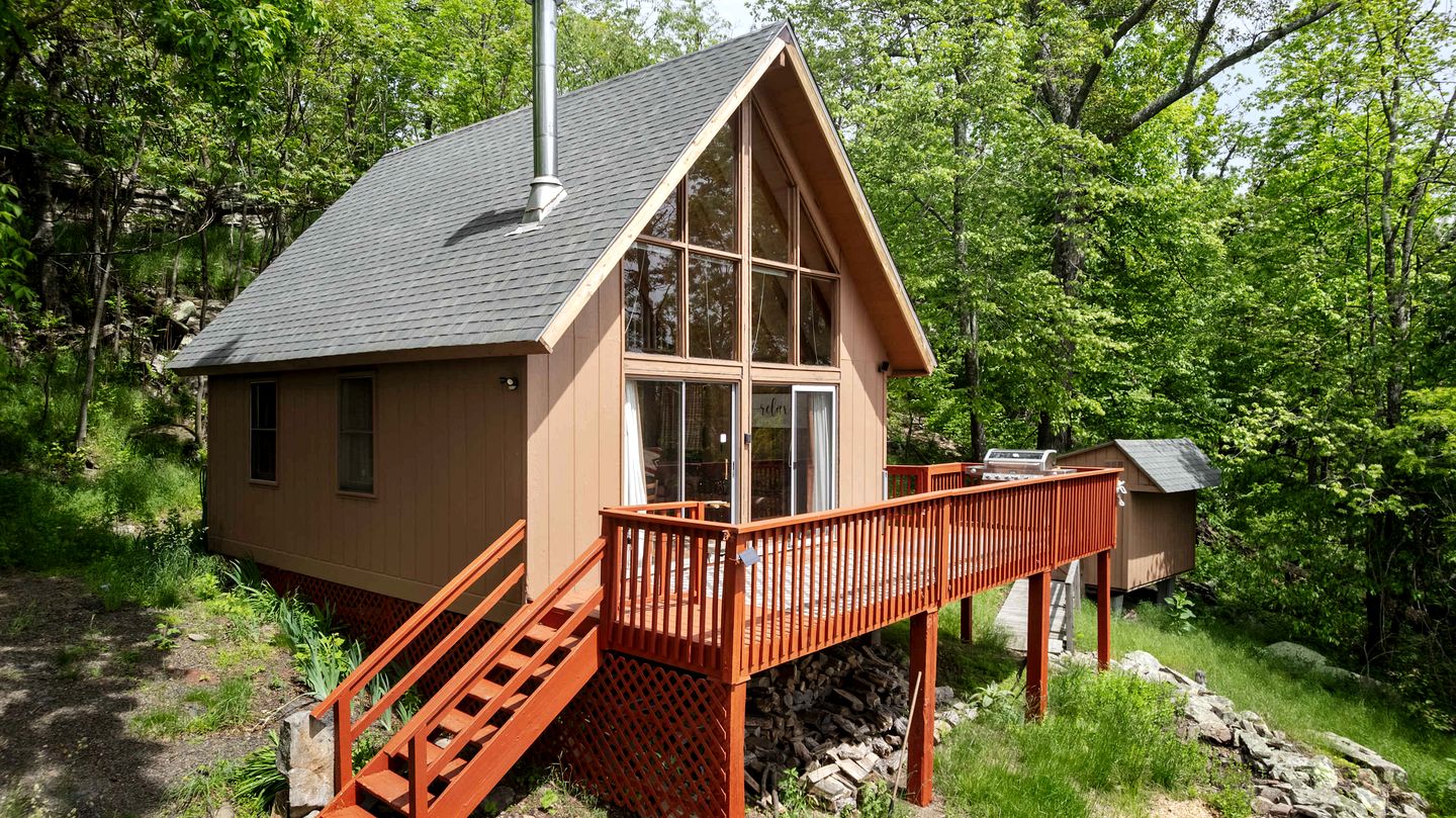 Rustic-Modern Chalet w/ Fire Pit, Deck & Views in Slanesville, WV