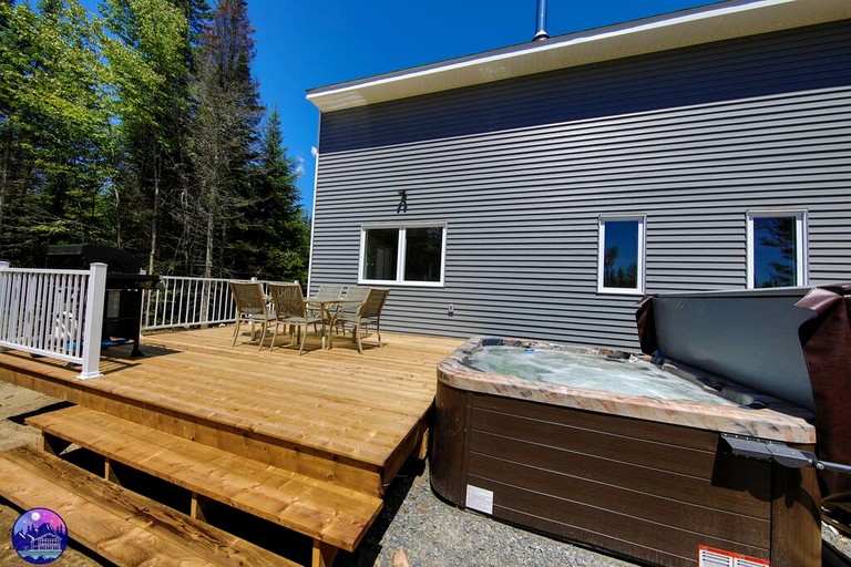 Cabins (Canada, Sainte Lucie des Laurentides, Quebec)