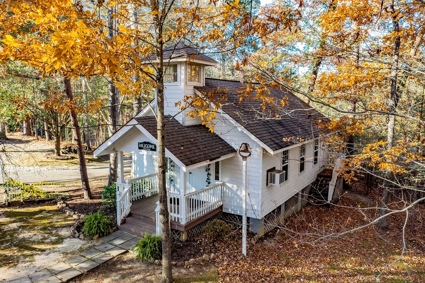 Stunning Rental with Hot-Tub, Theater Room and Great Landscape in Tennessee