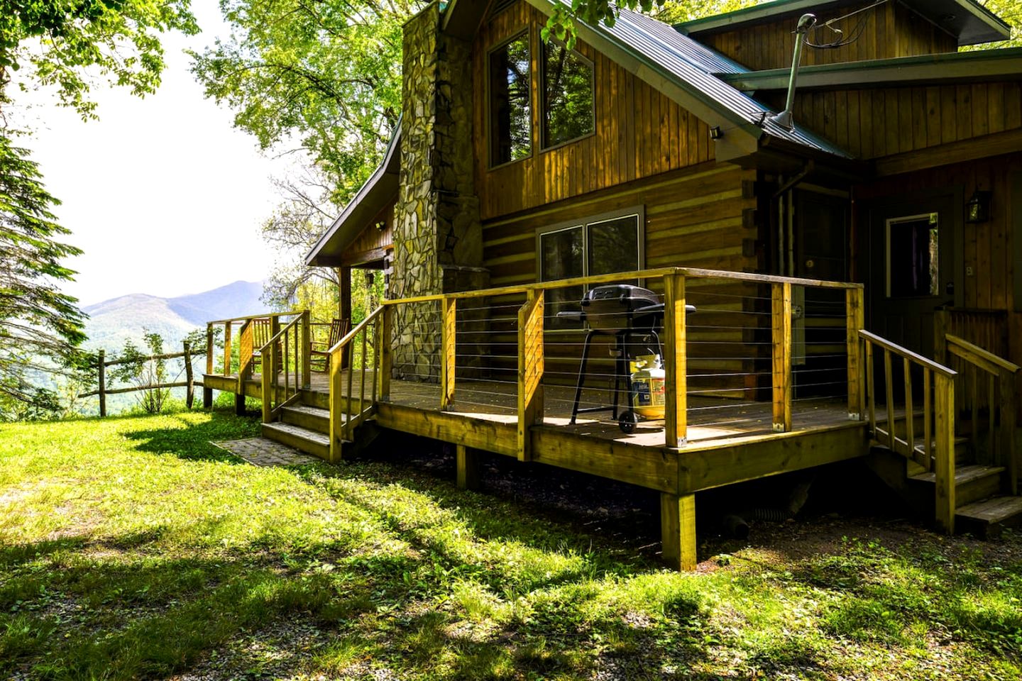 Stunning Wooden Cabin with Barbecue in Sylva, North Carolina
