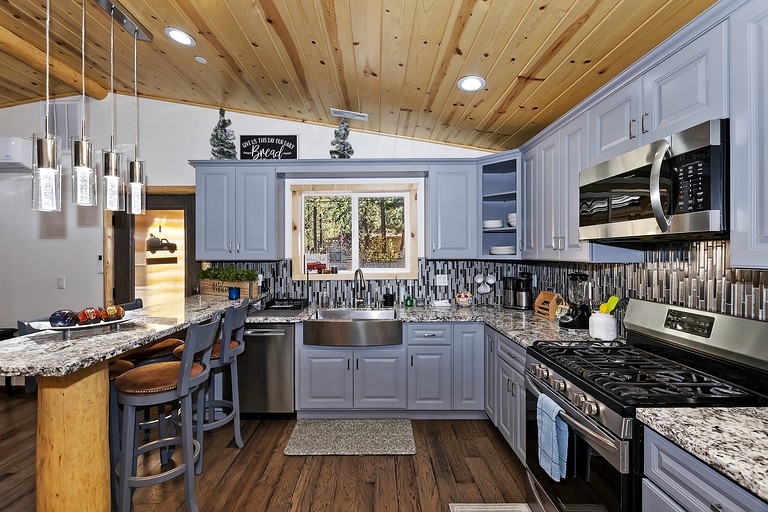 Cabins (United States of America, Big Bear City, California)