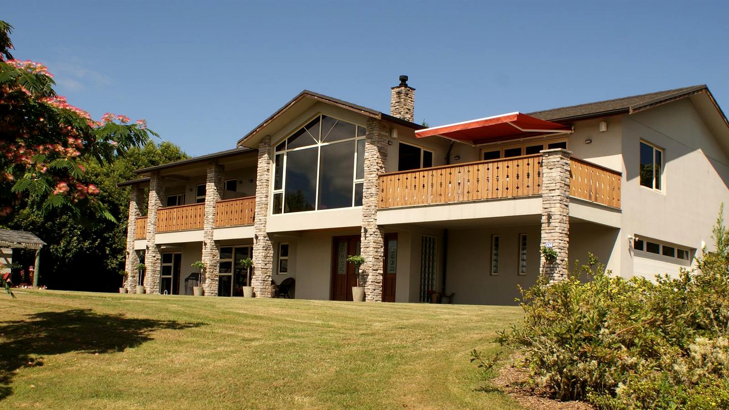 Nature Lodges (Taupo, North Island, New Zealand)