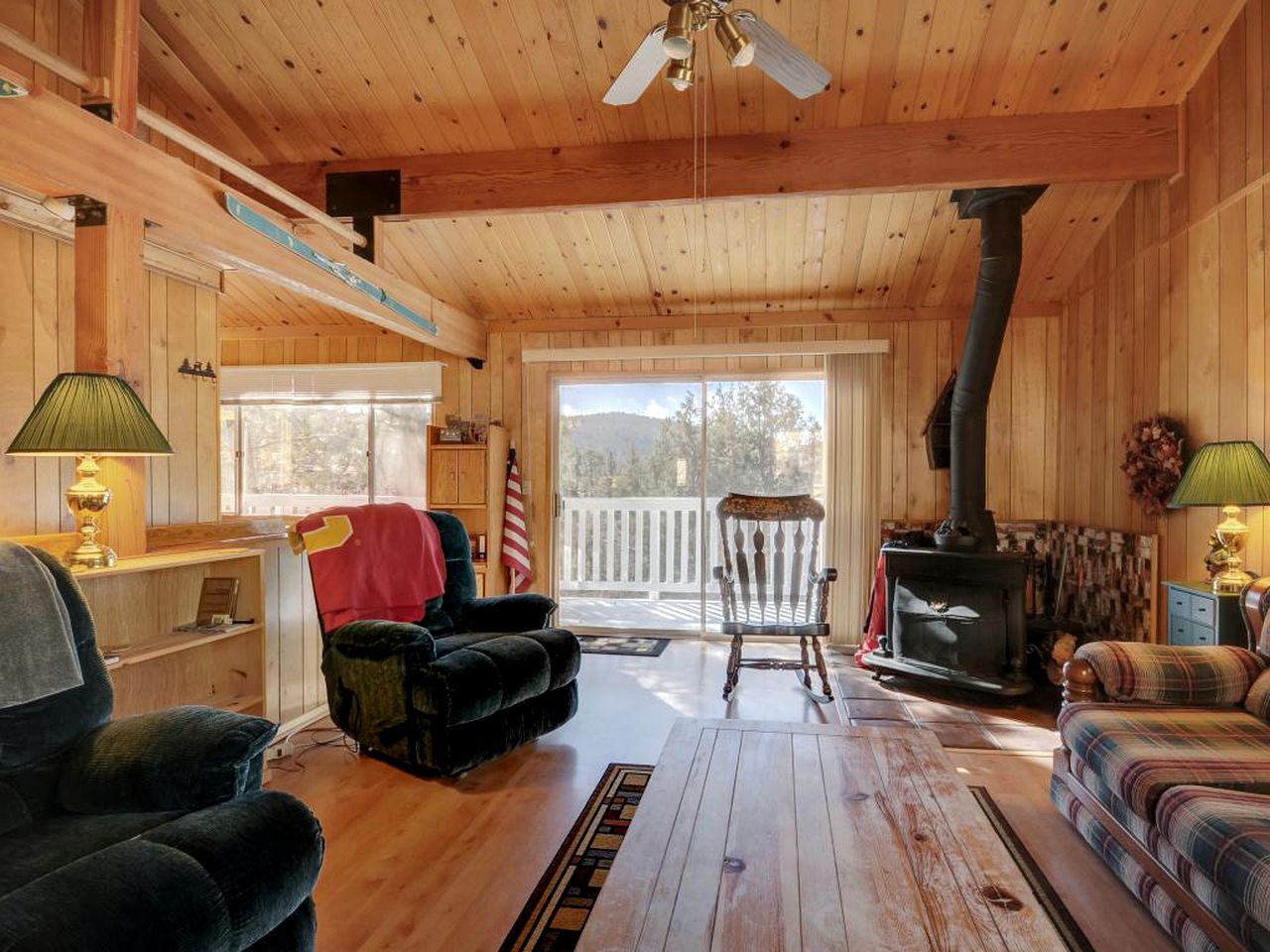 Cabins (Big Bear City, California, United States)