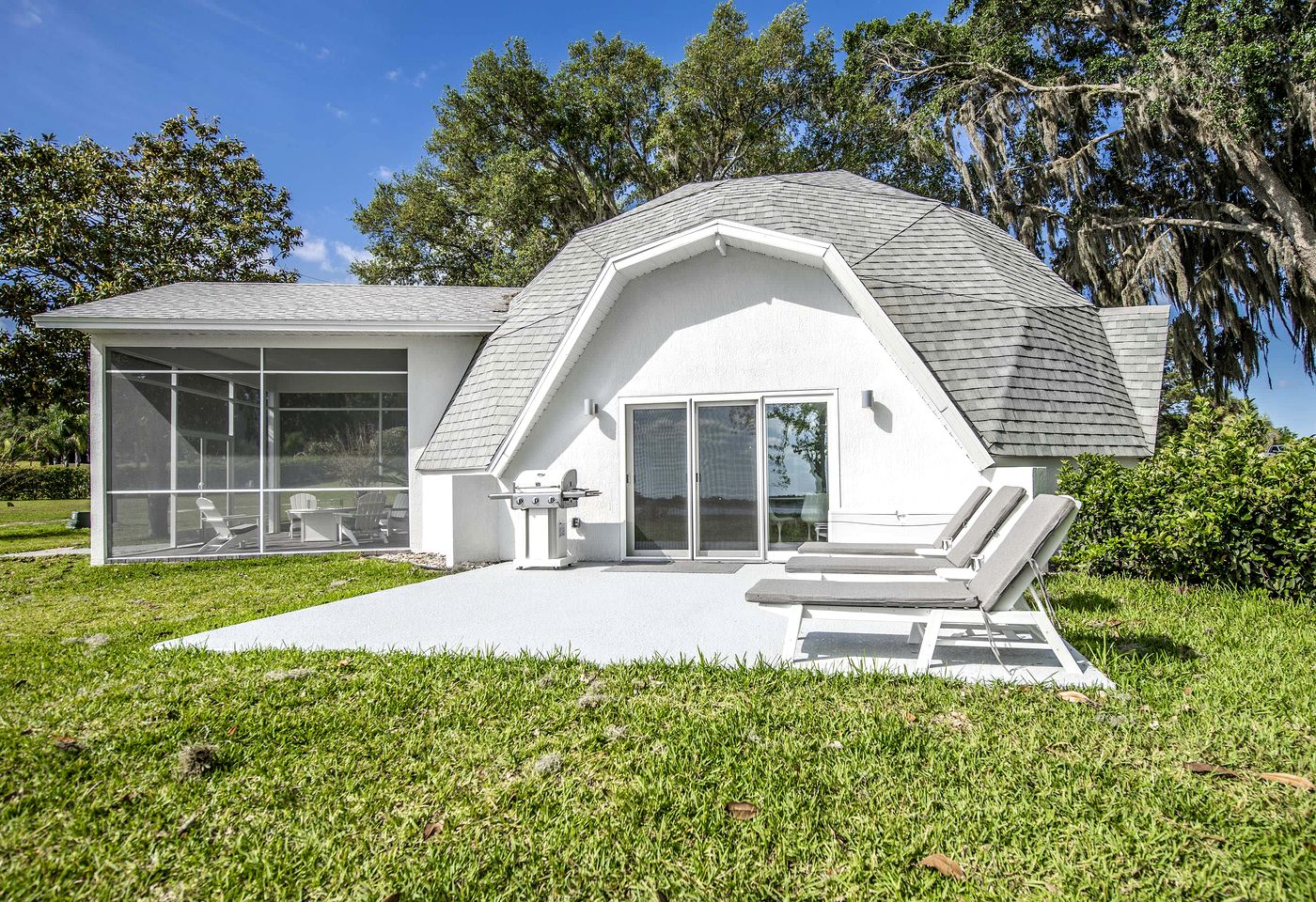 Modern 3-Bedroom Lakefront Home with Pool, Patio & Private Helipad in Clermont, Florida