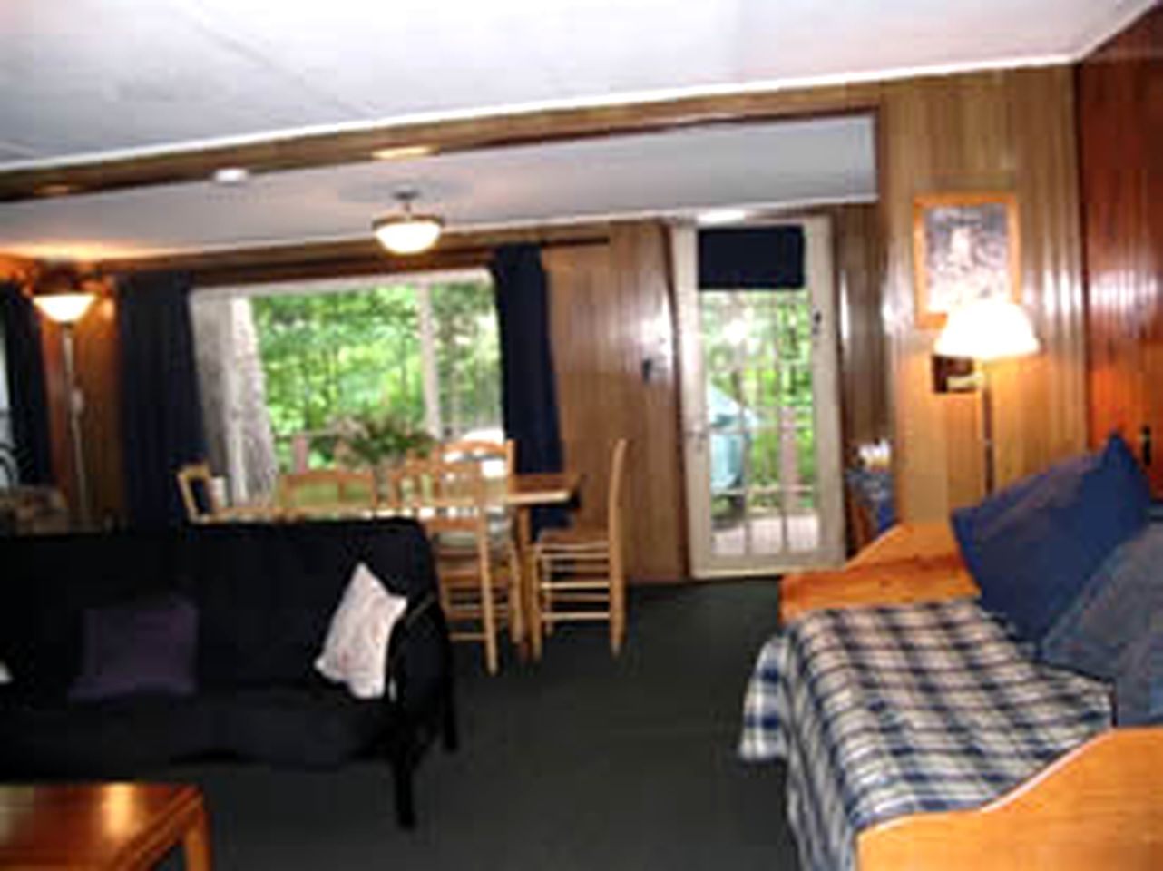 Cottages (Weirs Beach, New Hampshire, United States)