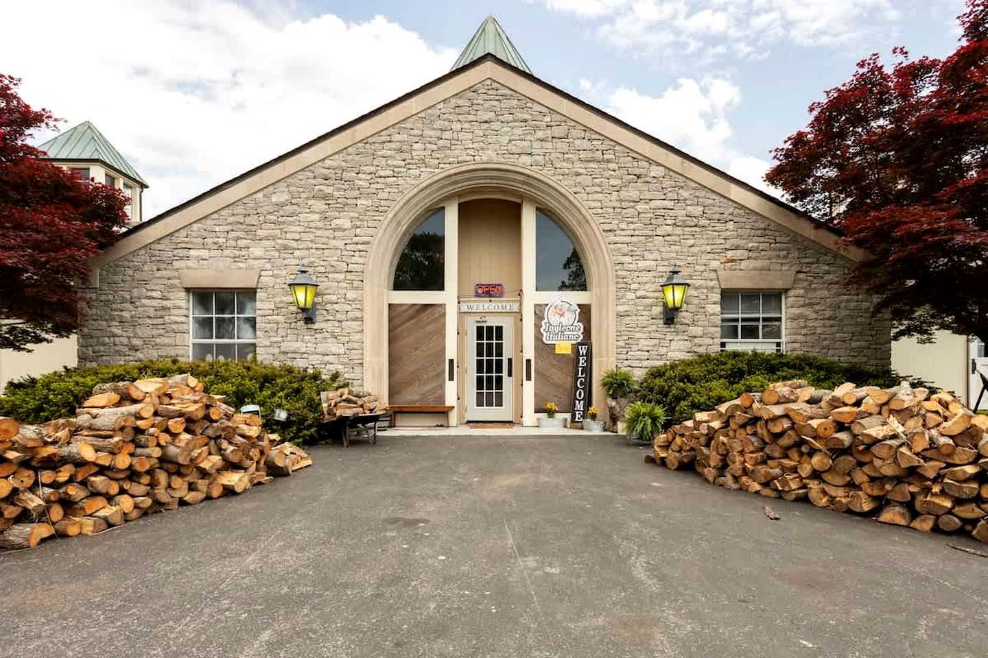 Charming Boutique Farm Stay Near Nashville – Cozy Horse Stall Suite