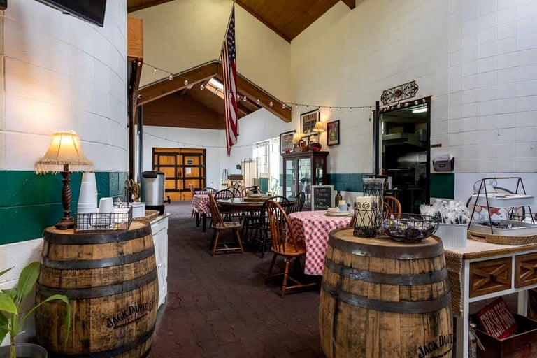 Barns (United States of America, Lebanon, Tennessee)